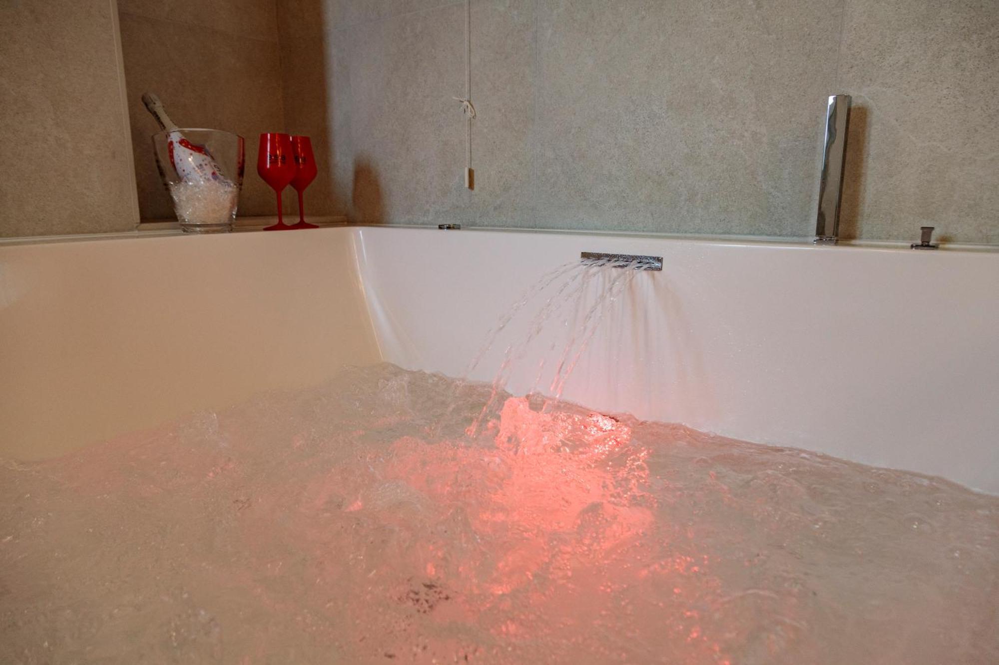 Domus Vivian Hotel Montecorvino Pugliano Ngoại thất bức ảnh